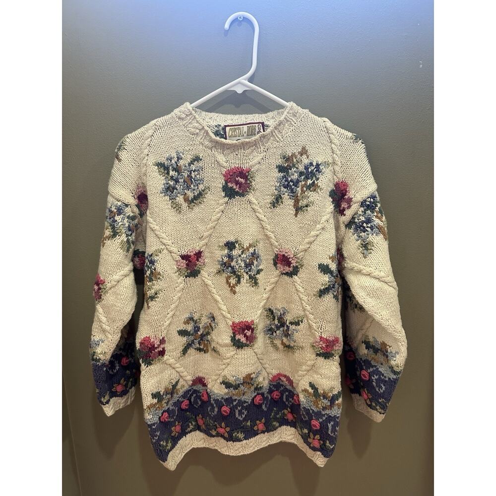Crystal Kobe vintage Floral Embroidered Sweater White Knit Chunky Small SO CUTE!